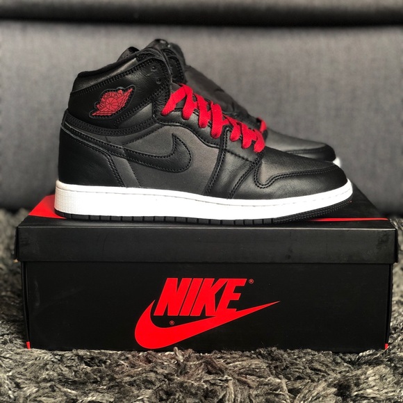 Jordan 1 High Black Satin - Picture 2 of 4